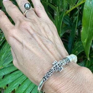 B19. Trendy Silver & Pearl Cross stretch Bracelet